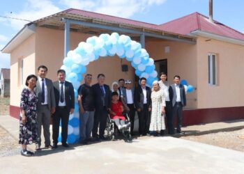 «AMANAT” ФРАКЦИЯСЫНЫҢ ДЕПУТАТЫ ҮЙ СЫЙЛАДЫ