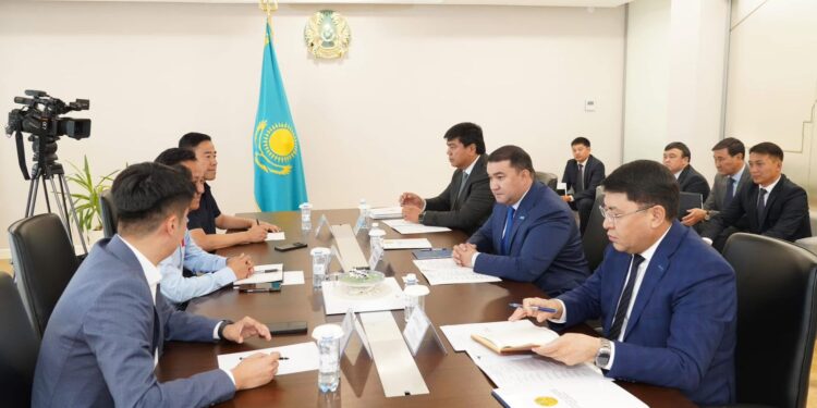 ТҮРКІСТАН ОБЛЫСЫНДА ТІКҰШАҚ ПЕН ҰШҚЫШСЫЗ ҰШУ АППАРАТТАРЫН ШЫҒАРАТЫН ЗАУЫТ САЛУ МӘСЕЛЕСІ ТАЛҚЫЛАНДЫ