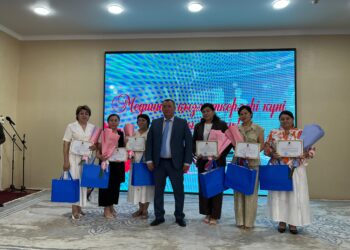 САУРАН АУДАНЫНДА МЕДИЦИНА ҚЫЗМЕТКЕРЛЕРІНЕ ҚҰРМЕТ КӨРСЕТІЛДІ!