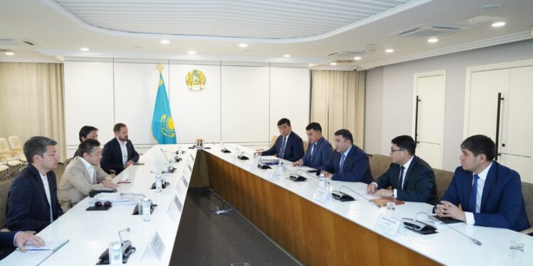 ТҮРКІСТАН ОБЛЫСЫНЫҢ ӘКІМІ ИНВЕСТОРЛАРМЕН МЕТАЛЛУРГИЯ ЗАУЫТЫН АШУ БОЙЫНША КЕЛІССӨЗ ЖҮРГІЗДІ
