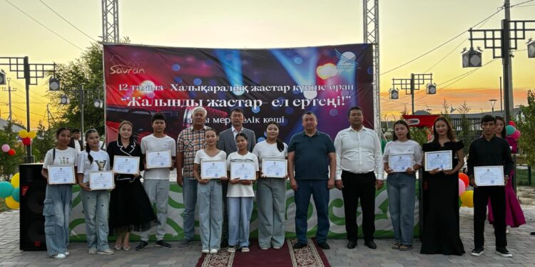 САУРАН: 12 ТАМЫЗ – ХАЛЫҚАРАЛЫҚ ЖАСТАР КҮНІНЕ ОРАЙ “ЖАЛЫНДЫ ЖАСТАР – ЕЛ ЕРТЕҢІ” АТТЫ МЕРЕКЕЛІК КЕШ ӨТТІ
