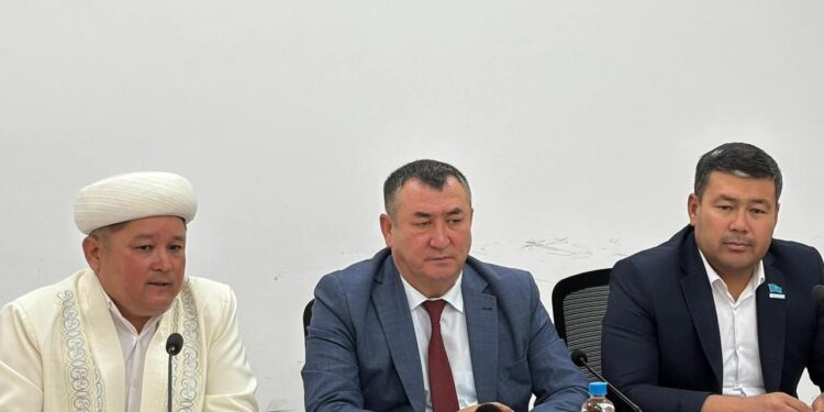 САУРАН: «ЭТНОСАРАЛЫҚ ТАТУЛЫҚТЫ САҚТАУДАҒЫ ДІННІҢ РӨЛІ» ТАҚЫРЫБЫНДА ЖИЫН ӨТТІ.