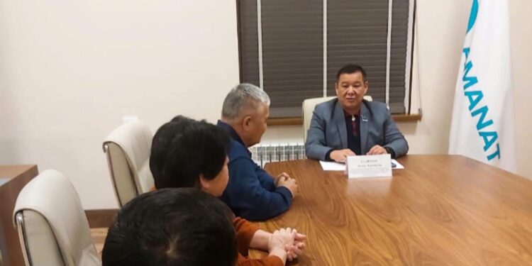 Тұрақты комиссия төрағасы Алмас Салимов азаматтарға жеке қабылдау өткізді.