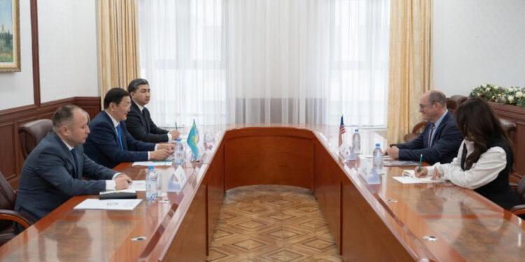 Бас Прокурор Қазақстандағы Америкалық сауда палатасы өкілдерін және ірі инвестор компанияларды қабылдады
