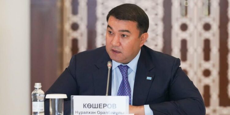 ТҮРКІСТАНДАҒЫ АЛЫП КИІЗ ҮЙДЕ САММИТ ҚОРЫТЫНДЫСЫ МЕН ӨҢІР ЭКОНОМИКАСЫ КЕҢІНЕН ТАЛҚЫЛАНДЫ