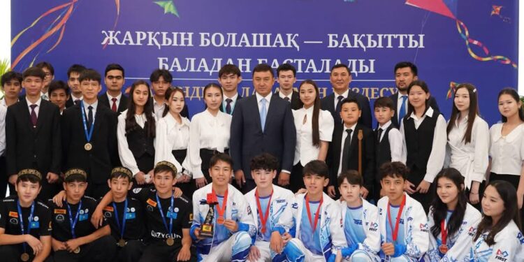 ТҮРКІСТАНДА ОҚУШЫЛАРМЕН ЕРКІН ФОРМАТТА КЕЗДЕСУ ӨТТІ