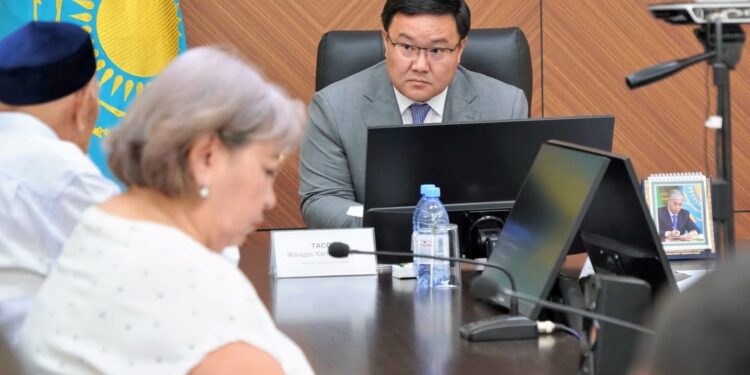 КЕНТАУ: ҚАЛА ӘКІМІ ЖЕКЕ ҚАБЫЛДАУ ӨТКІЗДІ