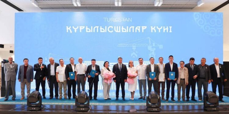 ТҮРКІСТАННЫҢ РУХЫН ҚАЛЫПТАСТЫРҒАН ҚҰРЫЛЫСШЫЛАРҒА ҚҰРМЕТ
