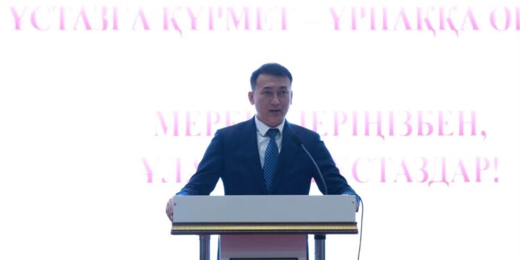 САУРАН АУДАНЫНДА ҰСТАЗДАР КҮНІНЕ АРНАЛҒАН САЛТАНАТТЫ ІС-ШАРА ӨТТІ